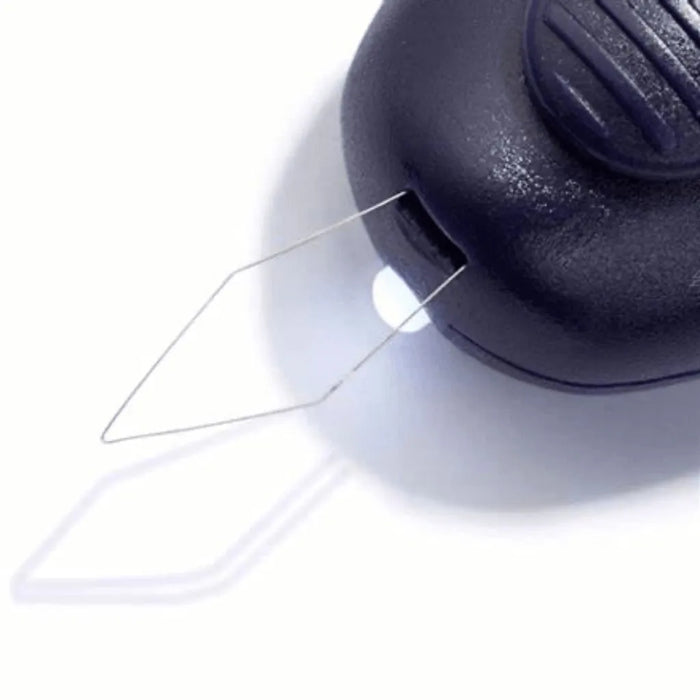 Enhebrador de Agujas con Luz LED y Cortahilos Prym